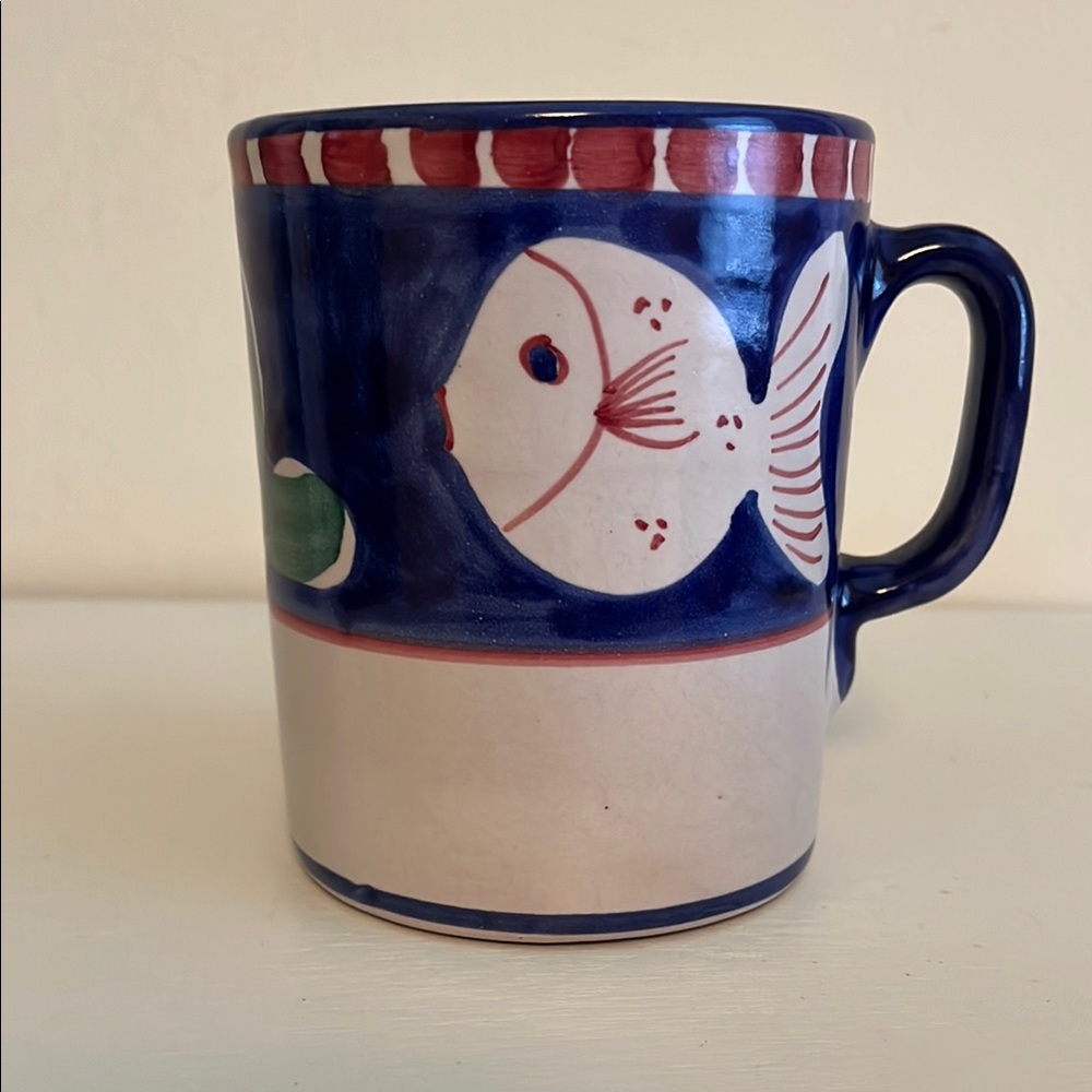 VINTAGE VIETRI CAMPAGNA PESCE MUG ITALY BLUE FISH HAND PAINTED